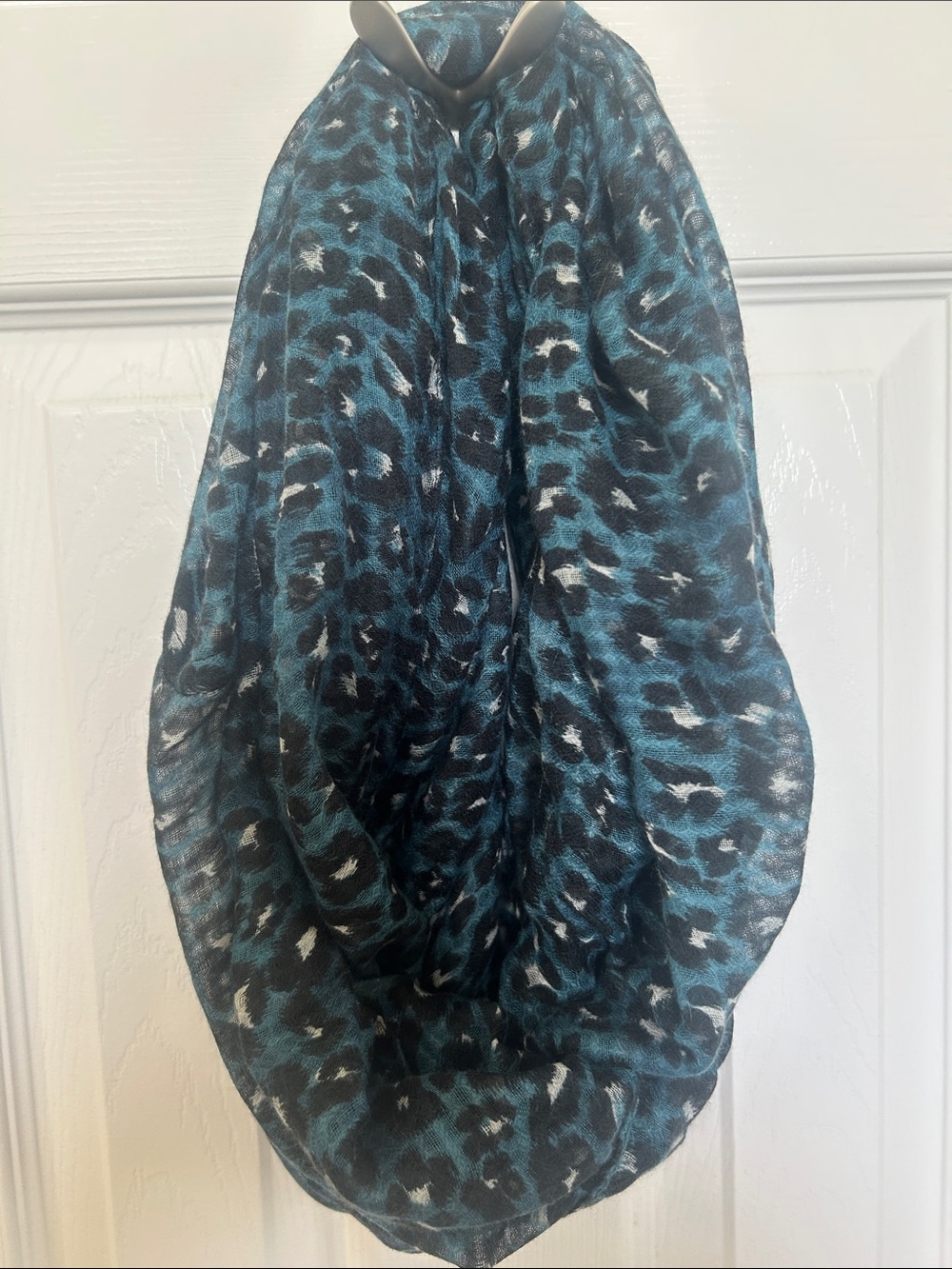 Women’s Teal Leopard Print infinity scarf- Brand Unspecified